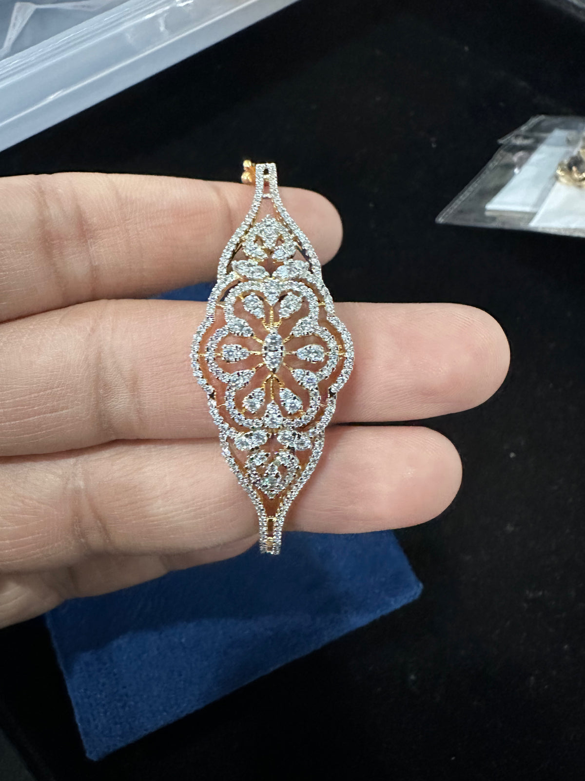 BRACELET/BANGLE Bracelet 037 DUAL PLATING DIAMOND LOOK Openable