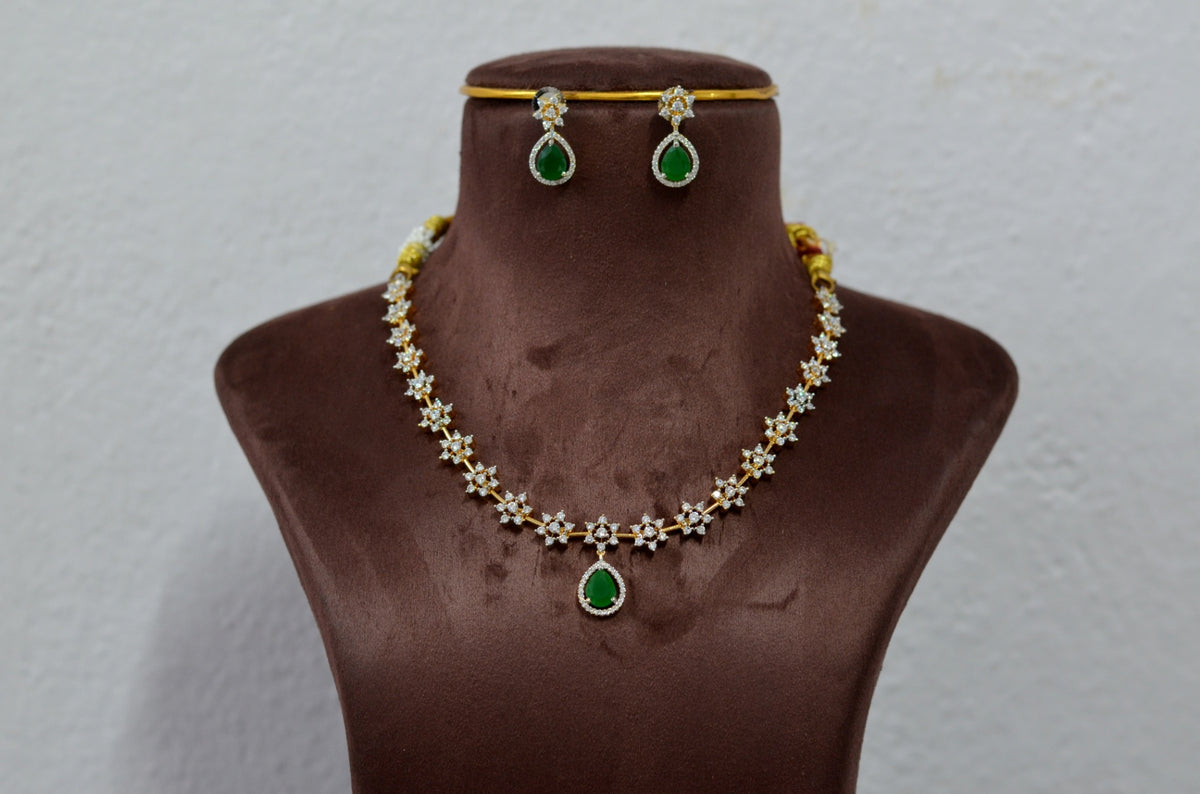 NECKLACE Necklace 908 DIAMOND EMERALD