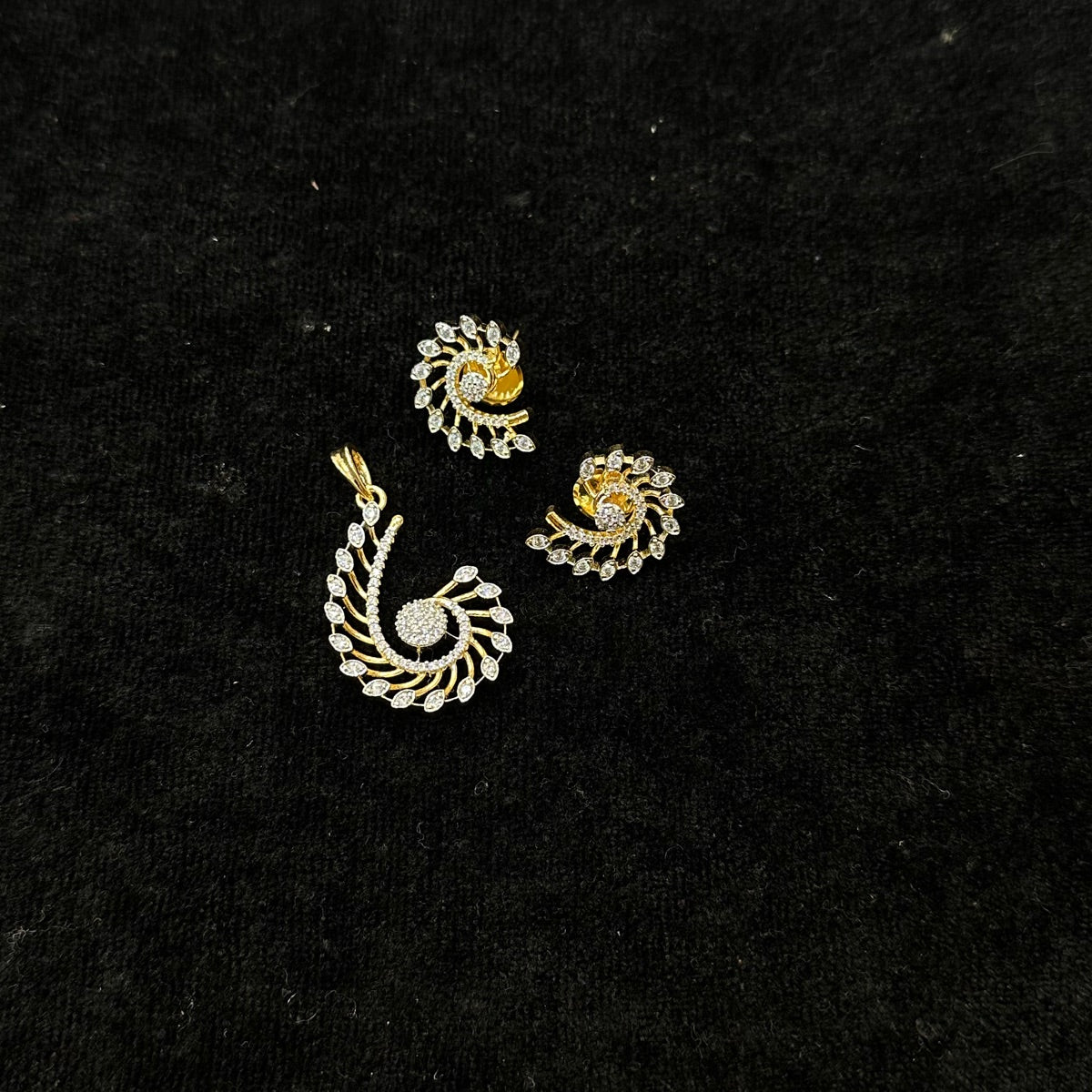 PENDANT SET / LOCKETS pendant set 279 DIAMOND DUAL PLATING DIAMOND LOOK