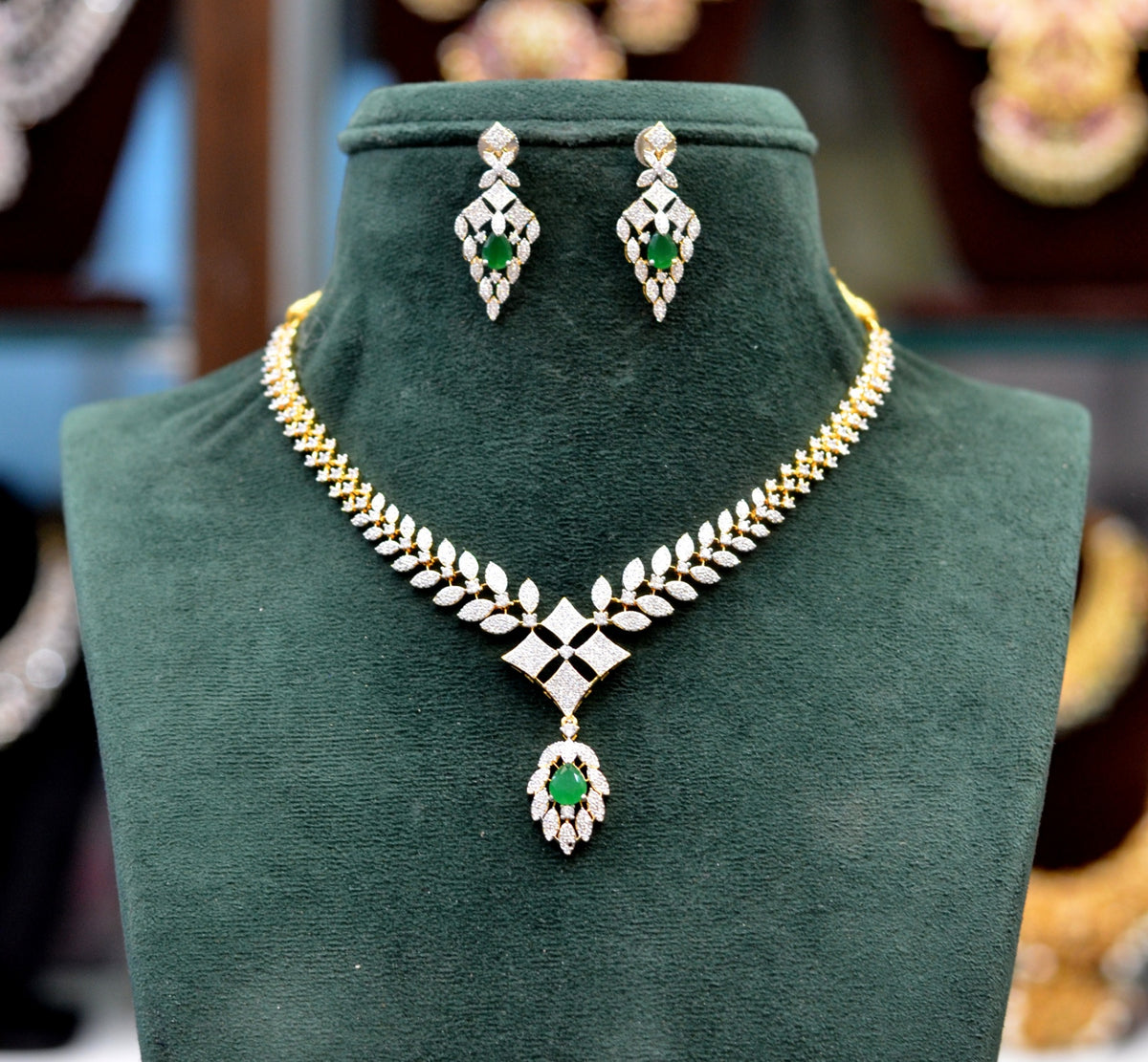 NECKLACE Necklace 205 DIAMOND EMERALD