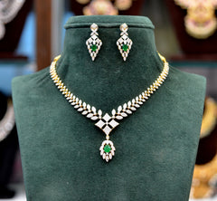 NECKLACE Necklace 205 DIAMOND EMERALD
