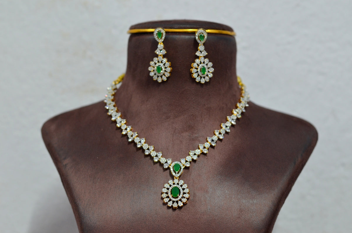 NECKLACE Necklace 029 DIAMOND EMERALD