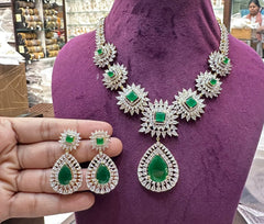 NECKLACE Necklace 667 DIAMOND EMERALD