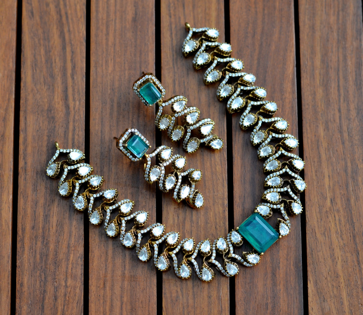 NECKLACE necklace 141 Mozonite With Victorian Polish EMERALD