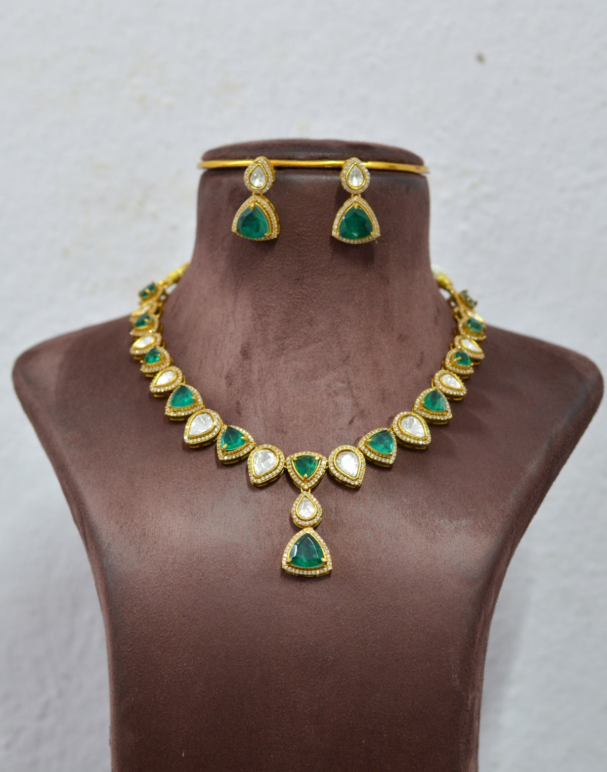 NECKLACE Necklace 892 MOZONITE EMERALD AND WHITE
