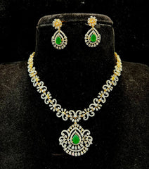 NECKLACE Necklace 072 DIAMOND EMERALD