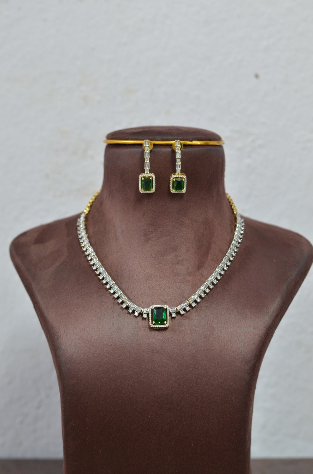 NECKLACE necklace 081 DIAMOND EMERALD