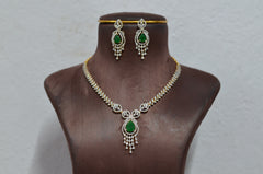 NECKLACE NECKLACE 405 DIAMOND  EMERALD