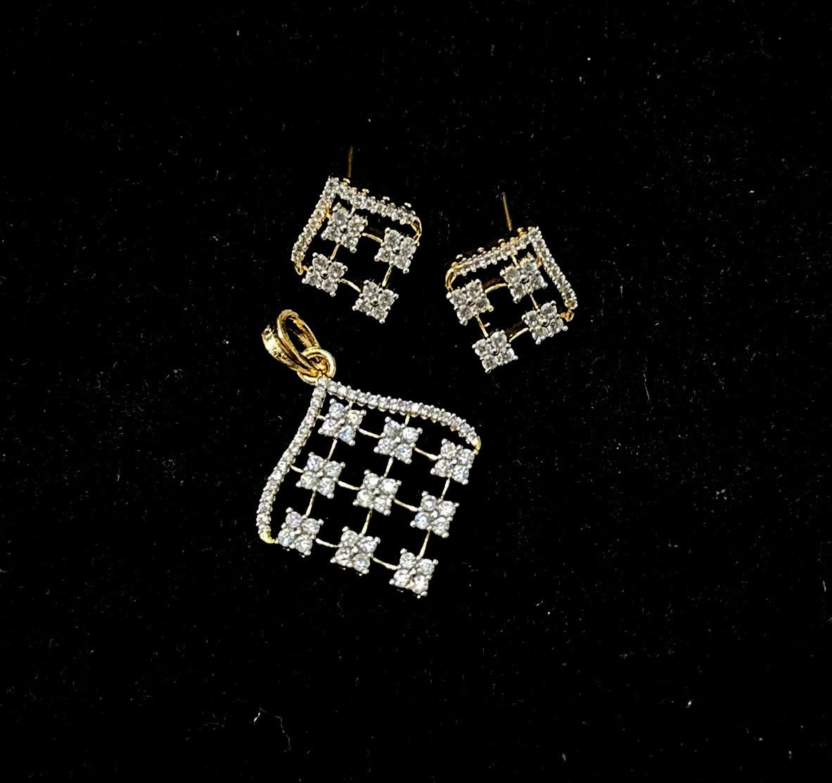 PENDANT SET / LOCKETS Pendant set 029 DIAMOND DUAL PLATING DIAMOND LOOK