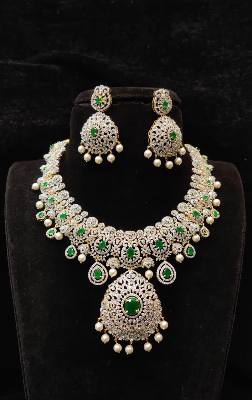 NECKLACE Necklace 015 DIAMOND EMERALD