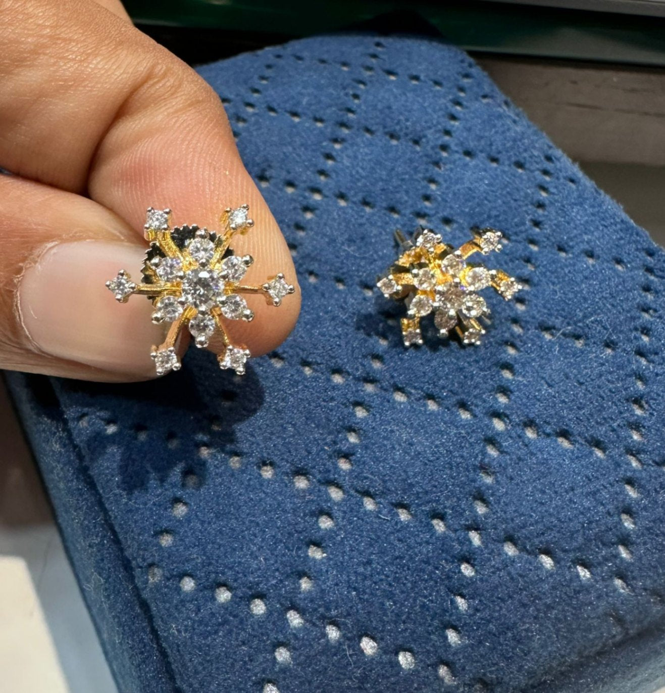 Earring Eartops 083 DIAMOND WHITE
