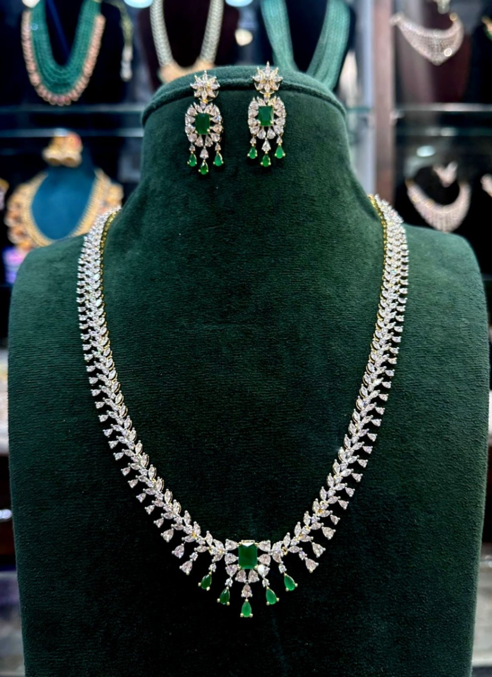 NECKLACE Long necklace 093 - NE093 DIAMOND EMERALD