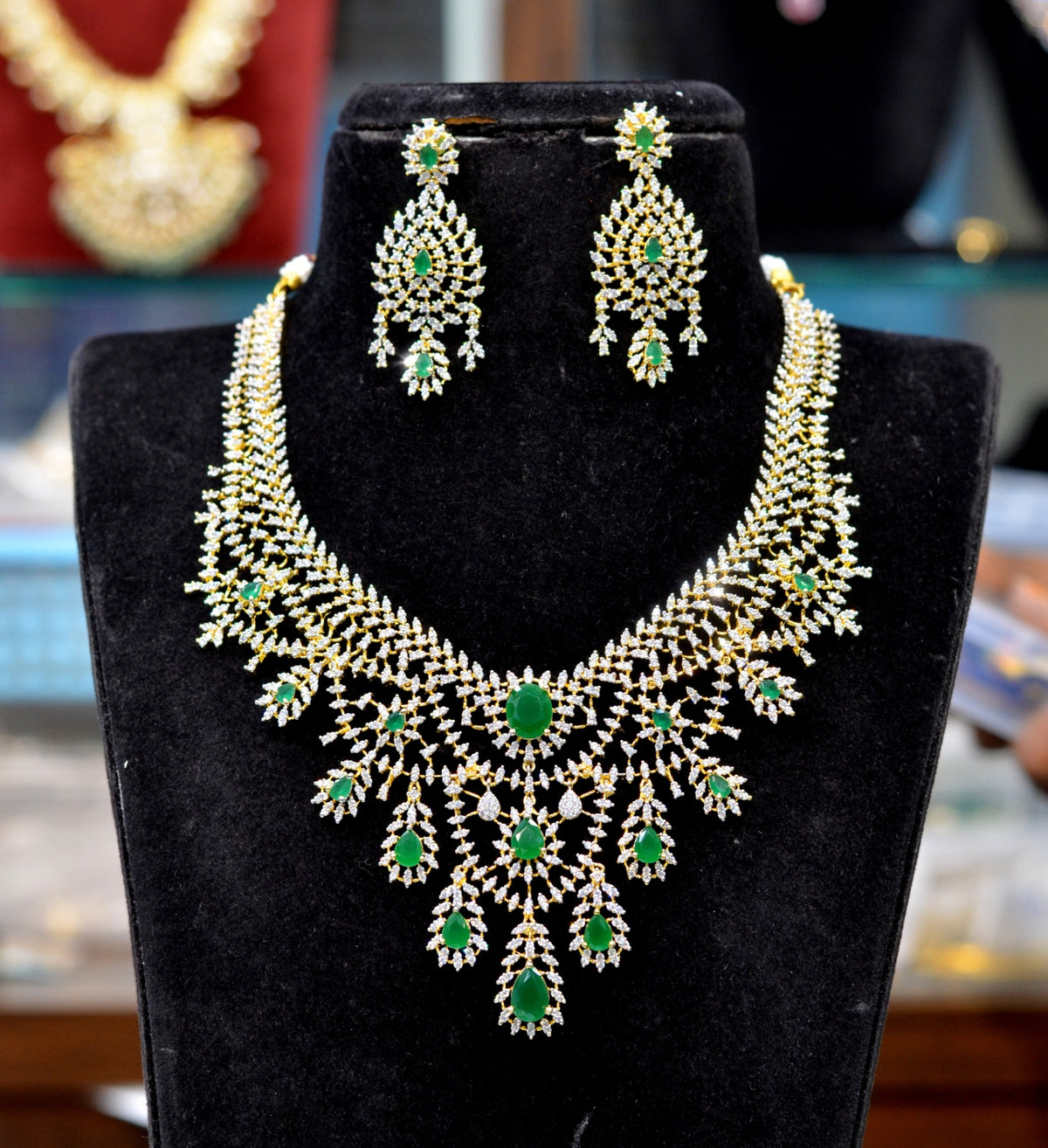 NECKLACE NK179 DIAMOND  EMERALD