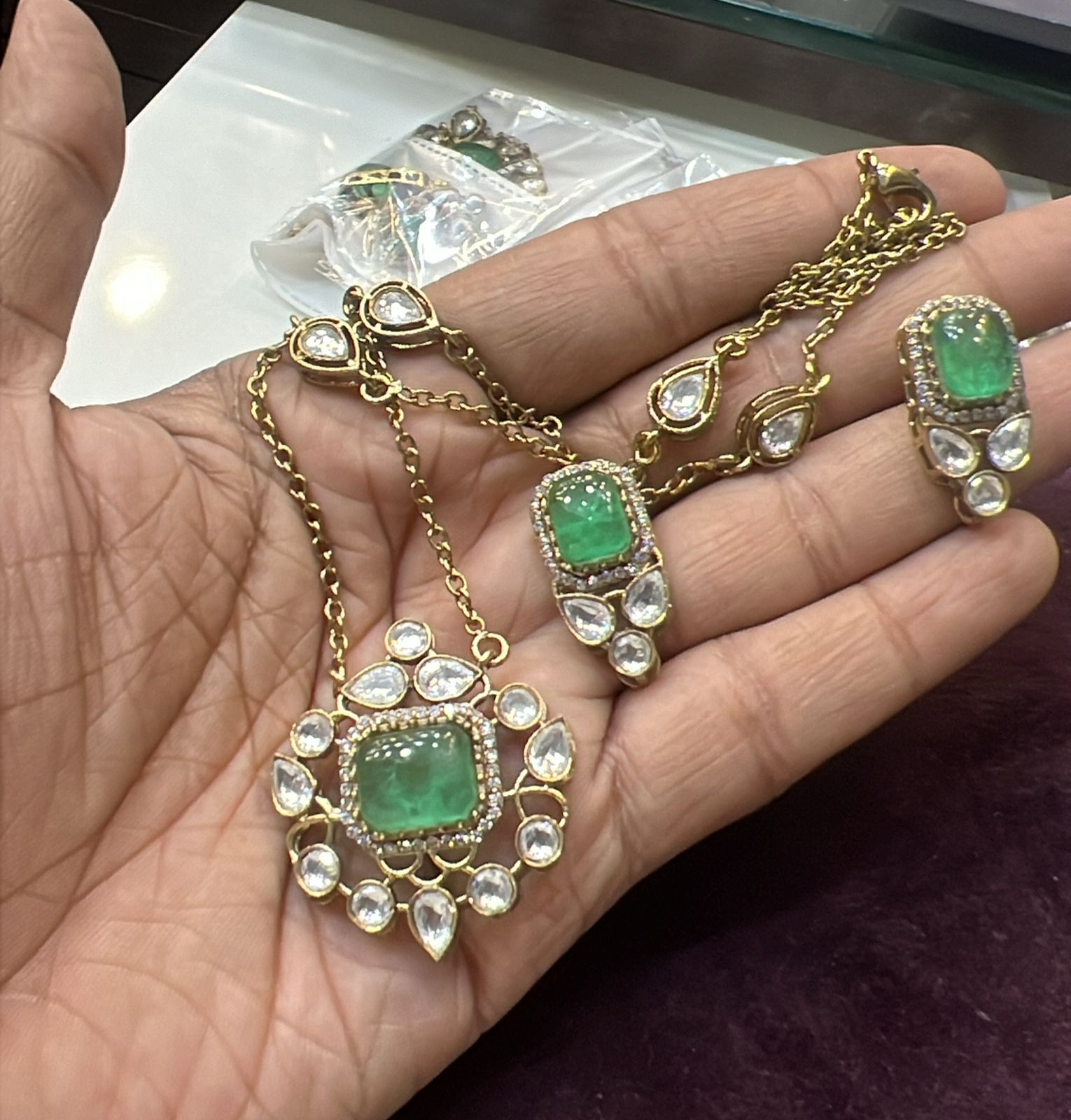 PENDANT SET CHAINS Pendant set 125 VICKTORIAN  EMERALD