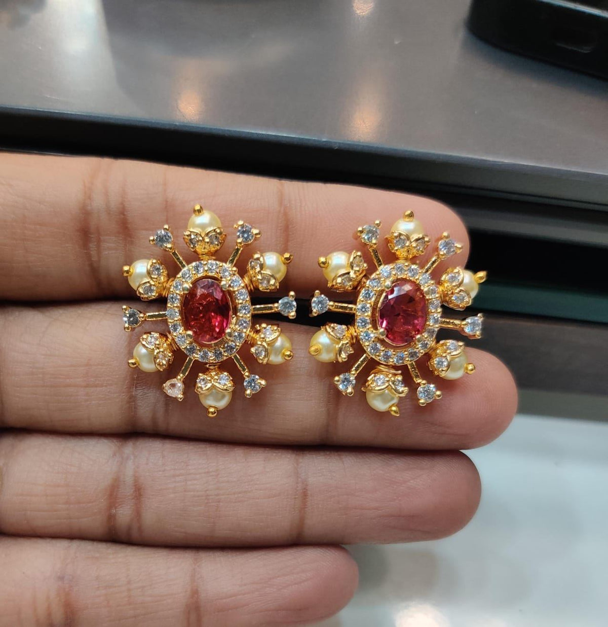 Earring Eartops 169 GOLDEN STONE RUBY