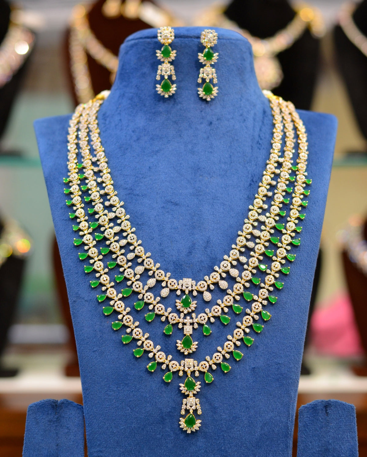 NECKLACE NECKLACE 413 DIAMOND  EMERALD