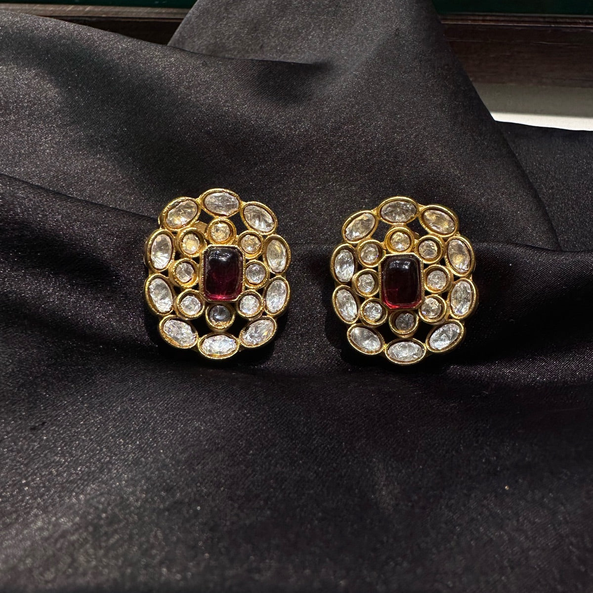 Earring Eartops 208 MOISSANITE RUBY