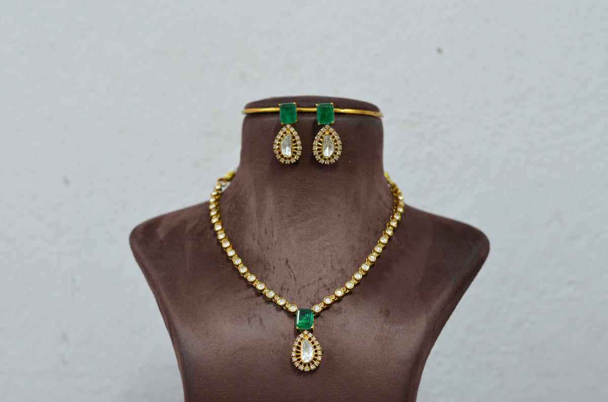NECKLACE Necklace 747 Mozonite With Victorian Polish EMERALD