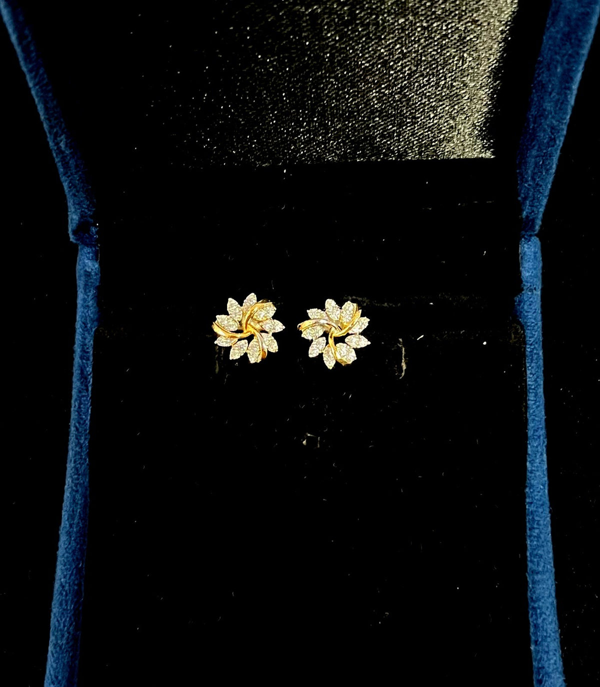 Earring Eartops 190 DIAMOND  WHITE