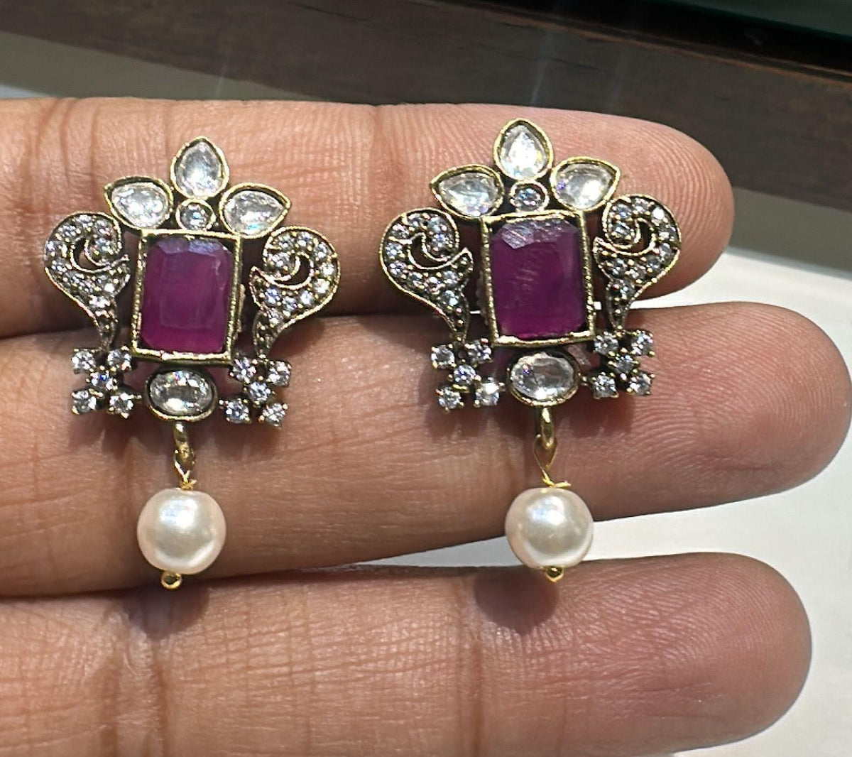 Earring EARTOPS 049 VICKTORIAN  RUBY
