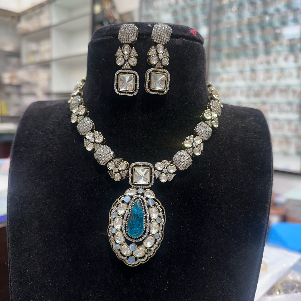 NECKLACE Nk133 VICKTORIAN  BLUE