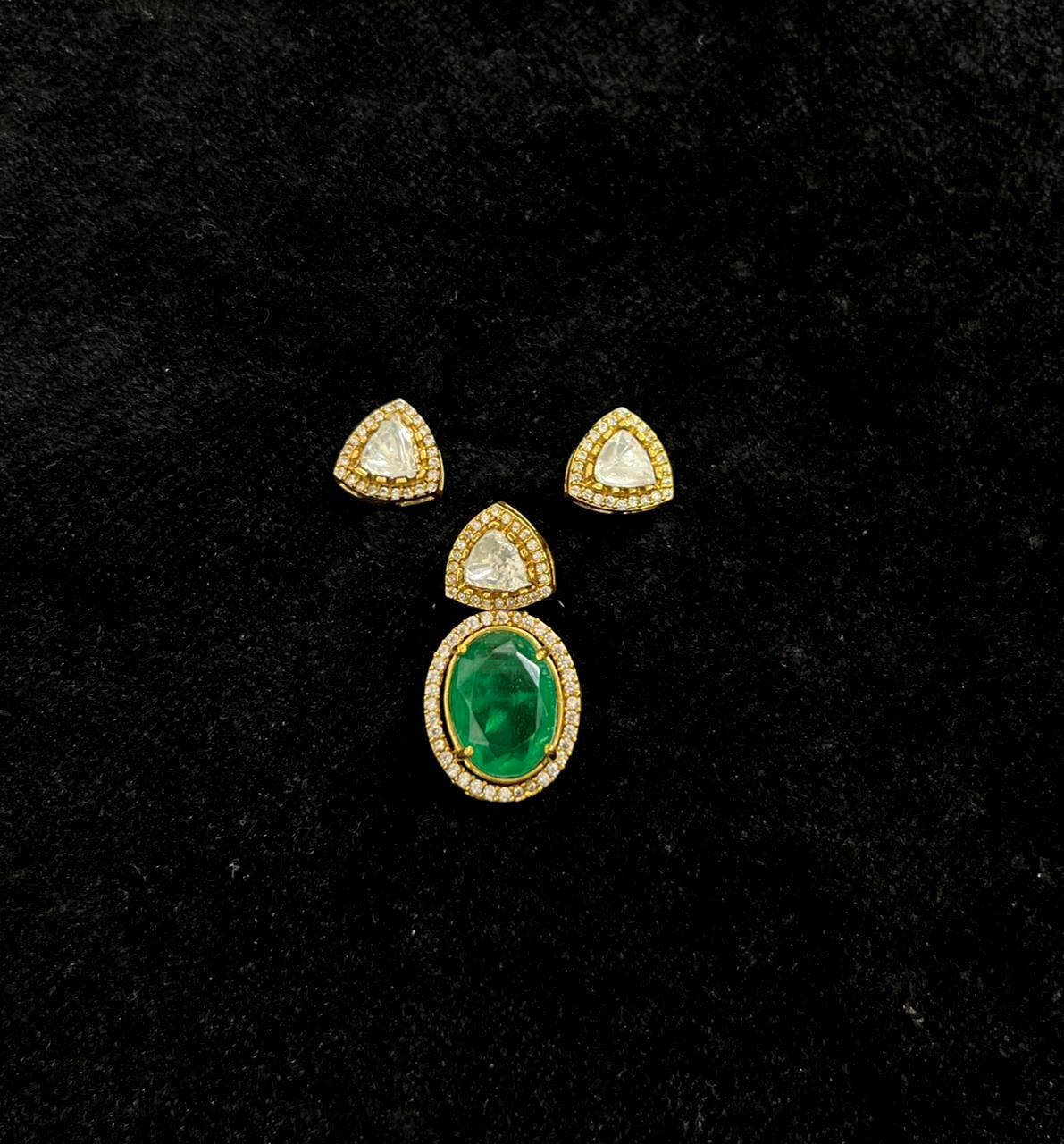 PENDANT SET / LOCKETS Pendant set 210 MOZONITE EMERALD