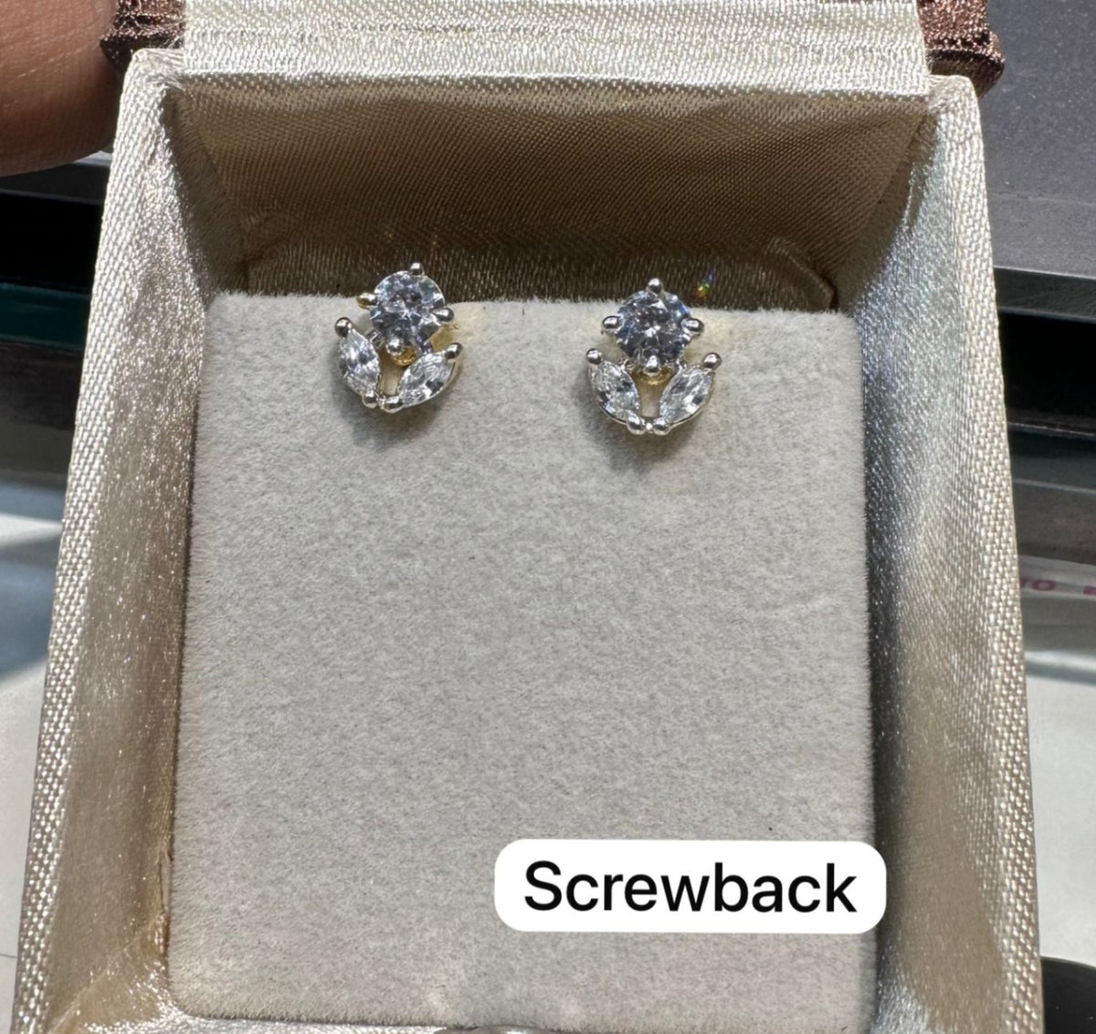 Earring eartops 084 DIAMOND WHITE