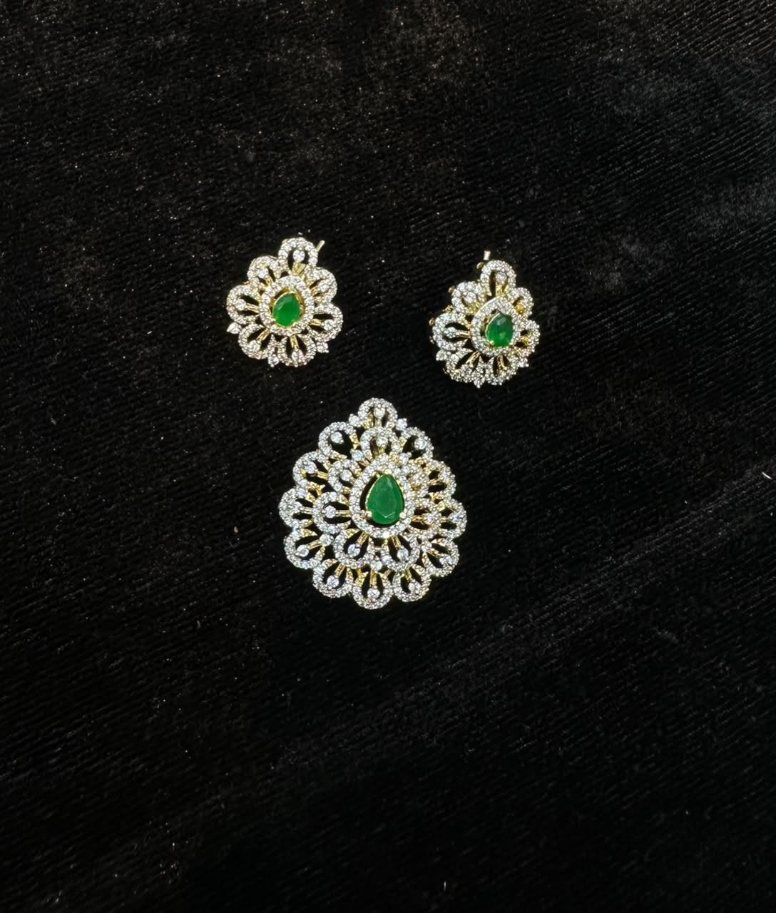 PENDANT SET / LOCKETS Pendant set 297 DIAMOND EMERALD