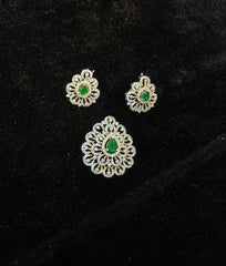 PENDANT SET / LOCKETS Pendant set 297 DIAMOND EMERALD