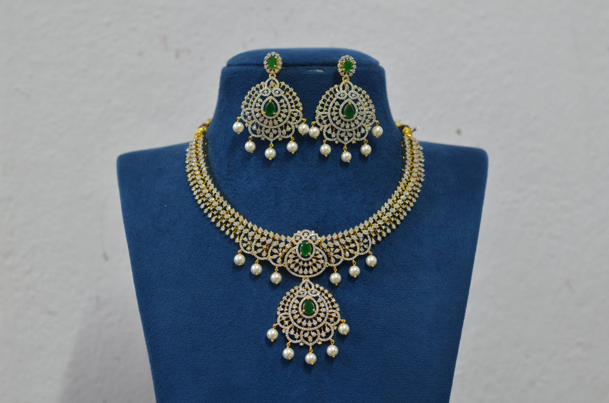 NECKLACE Necklace 930 DIAMOND  EMERALD