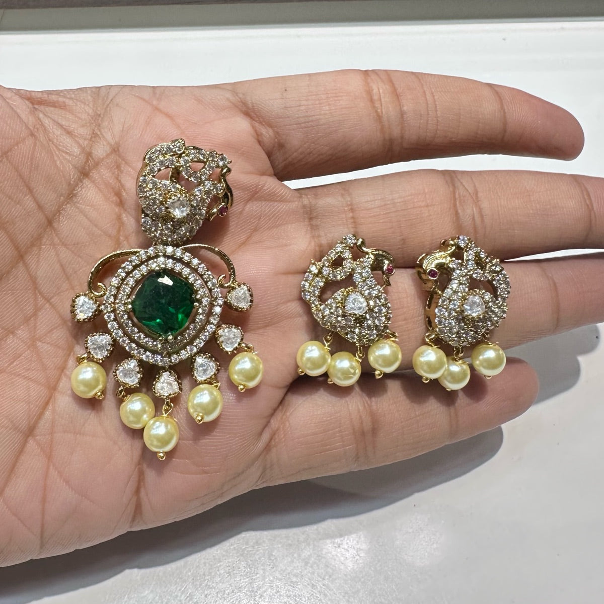 PENDANT SET CHAINS pendant set 028 Mozonite With Victorian Polish EMERALD