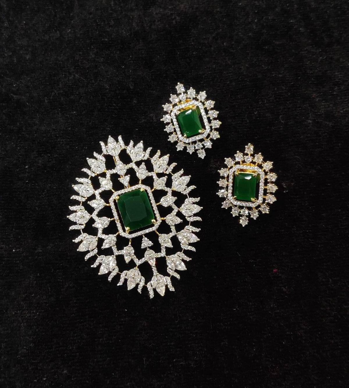 PENDANT SET / LOCKETS pendant set 222 DIAMOND EMERALD