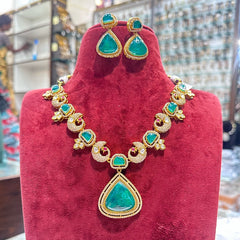 NECKLACE Necklace 028 GOLDEN STONE EMERALD