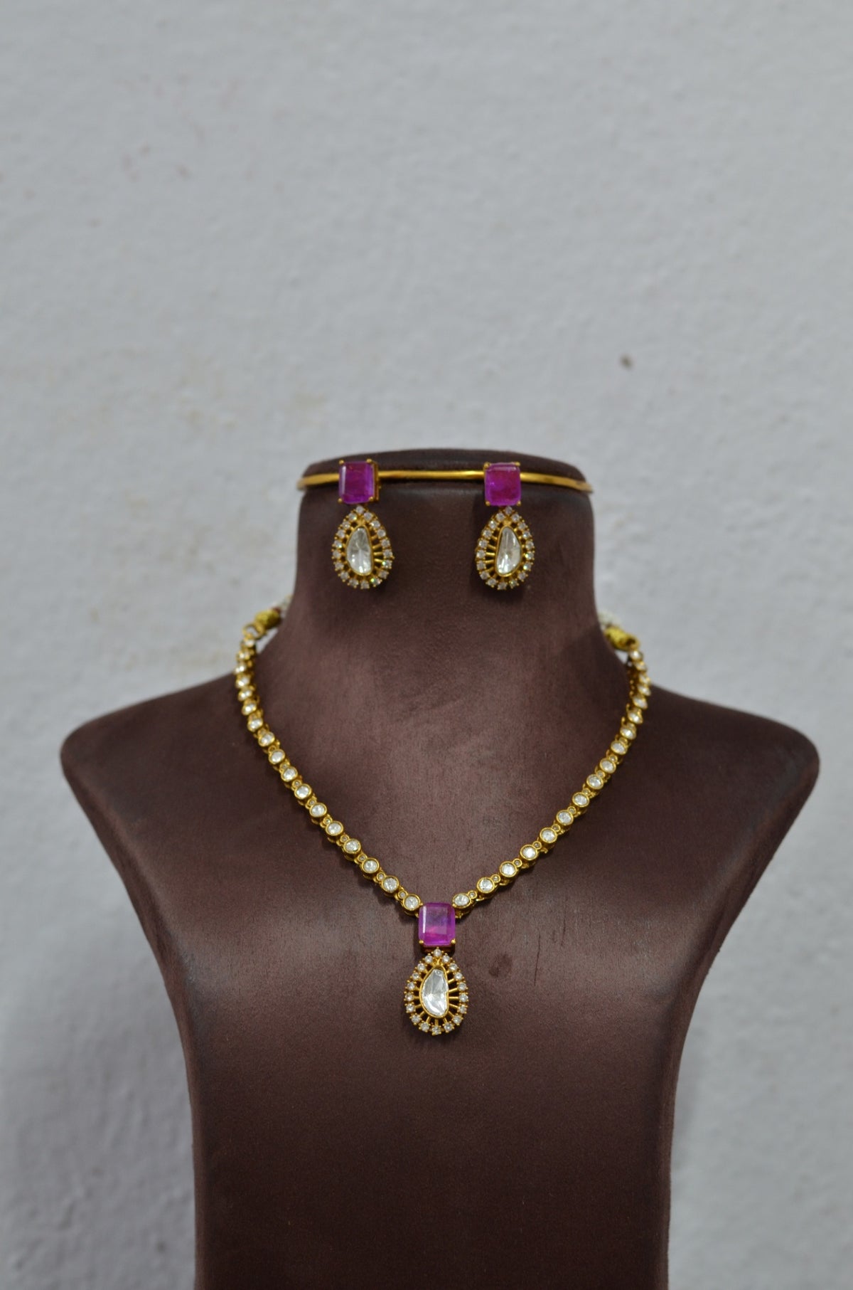 NECKLACE Necklace 747 Mozonite With Victorian Polish EMETHYST PURPLE