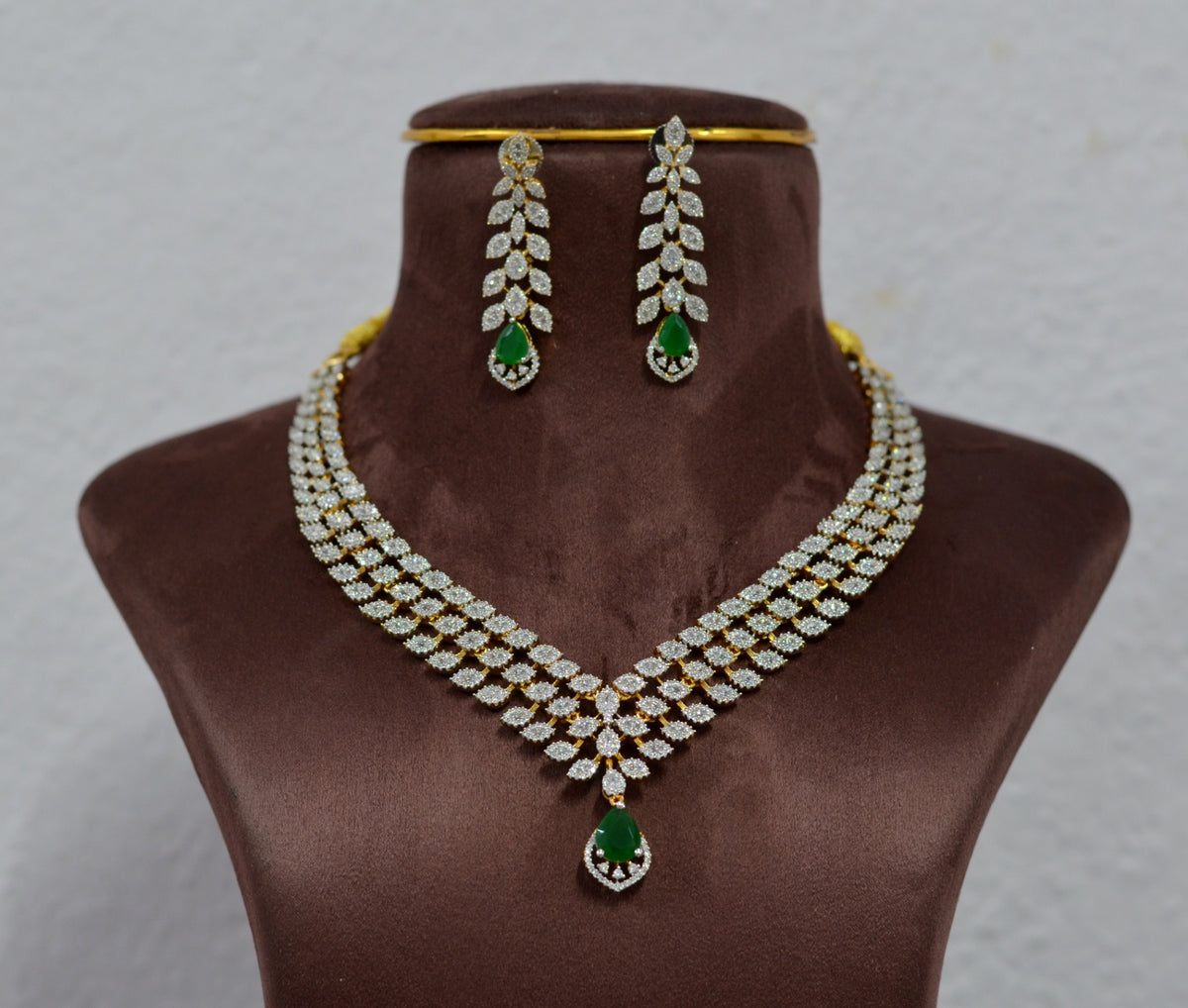 NECKLACE nk215 DIAMOND  EMERALD