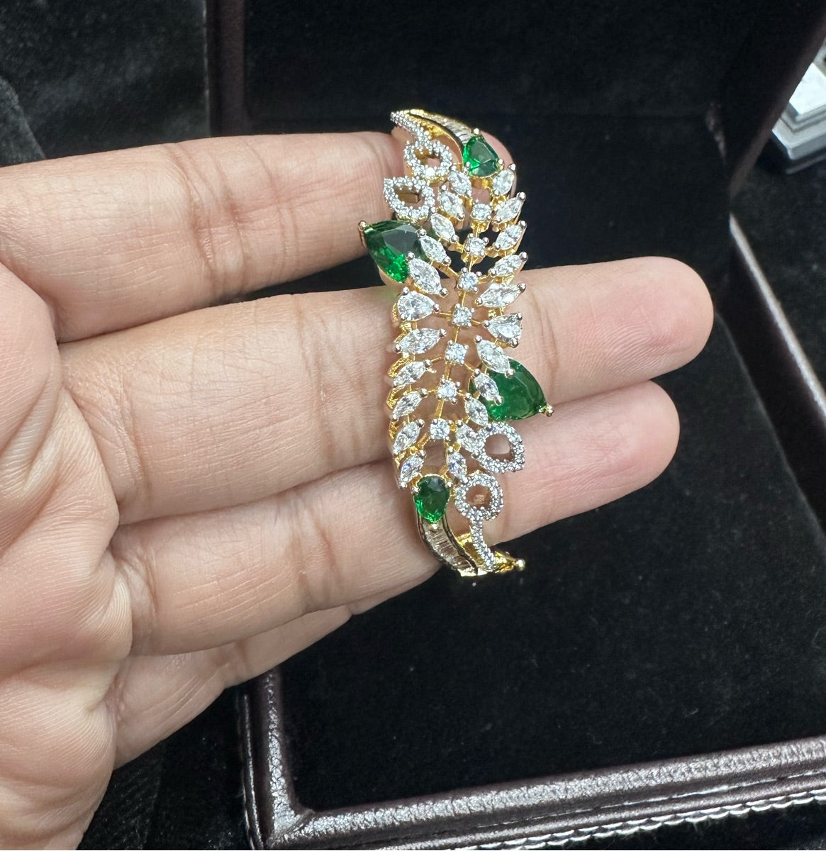 BRACELET/BANGLE BRACELET 1046 EMERALD Openable
