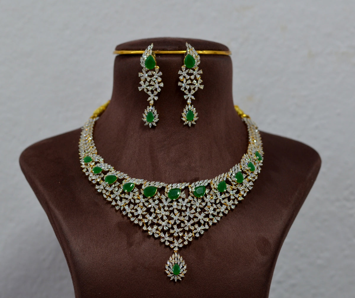 NECKLACE Nk203 DIAMOND  EMERALD
