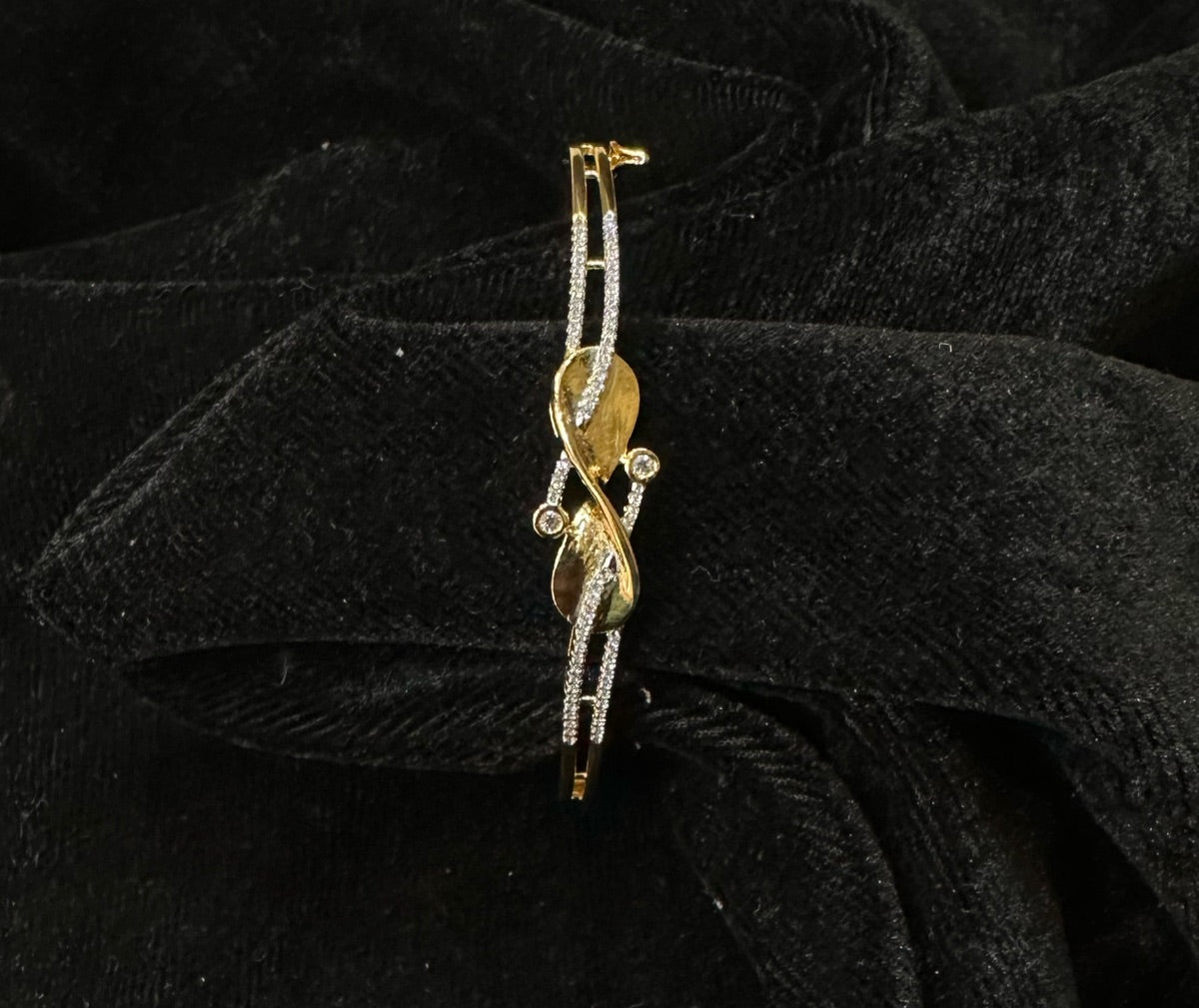 BRACELET/BANGLE Bracelet 056 DUAL PLATING DIAMOND LOOK Openable