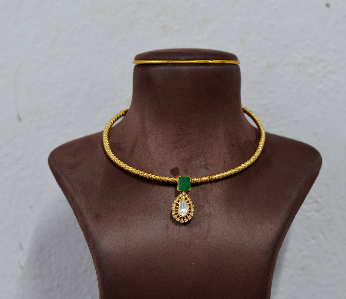 CHAINS AND HASLI Hassli 009 With Pendant MOZONITE 14 INCH
