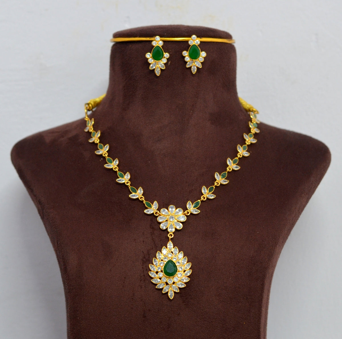NECKLACE NK0010 GOLDEN STONE EMERALD