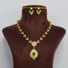 NECKLACE NK0010 GOLDEN STONE EMERALD