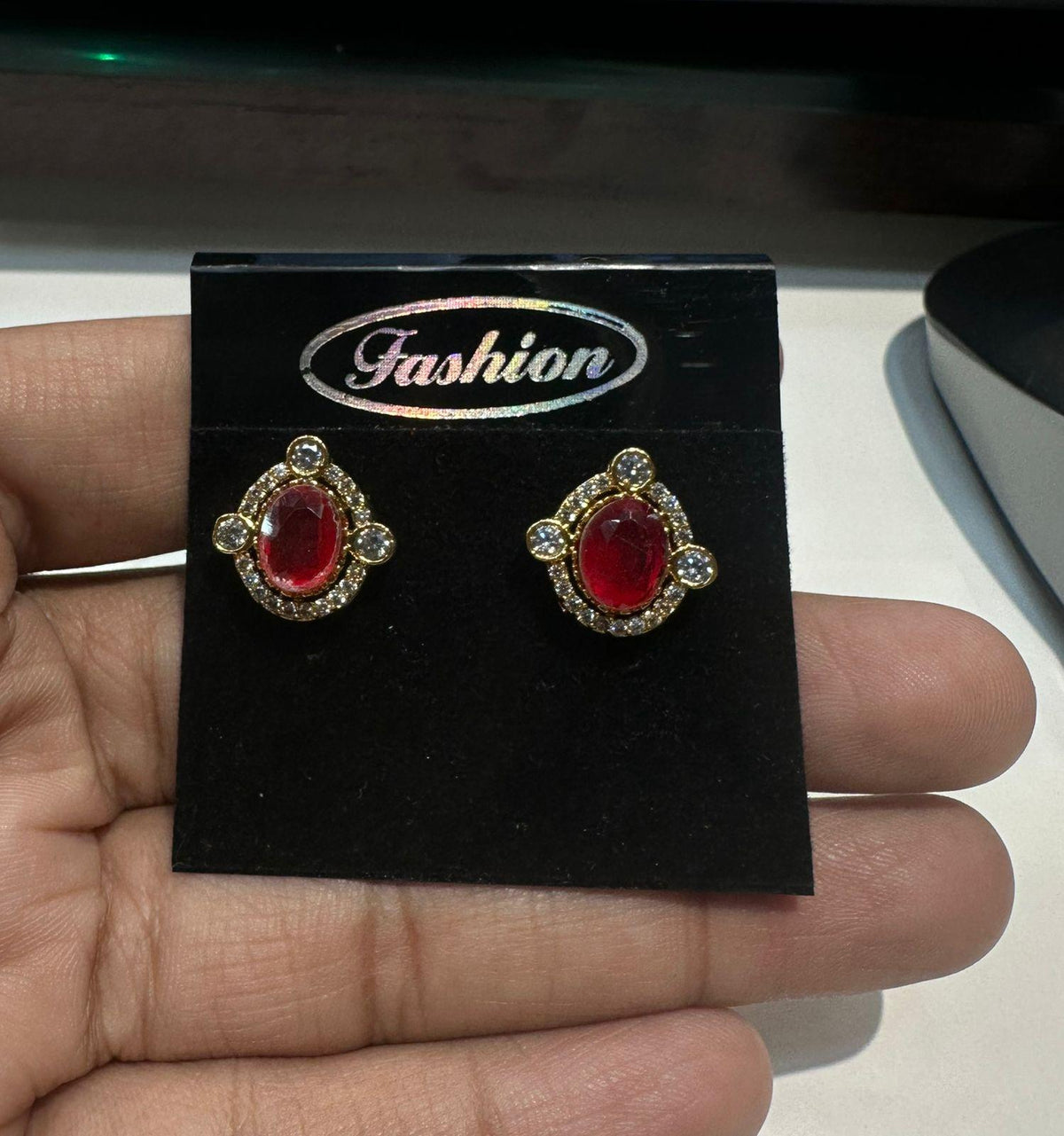 JADAU Eartops 098 VICKTORIAN  RUBY