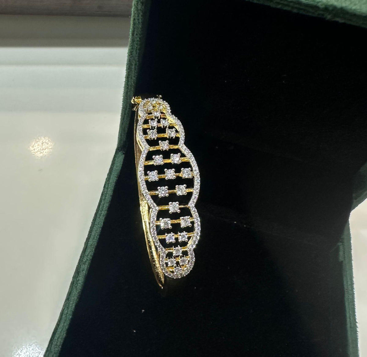 BRACELET/BANGLE Bracelet 004 WHITE Openable