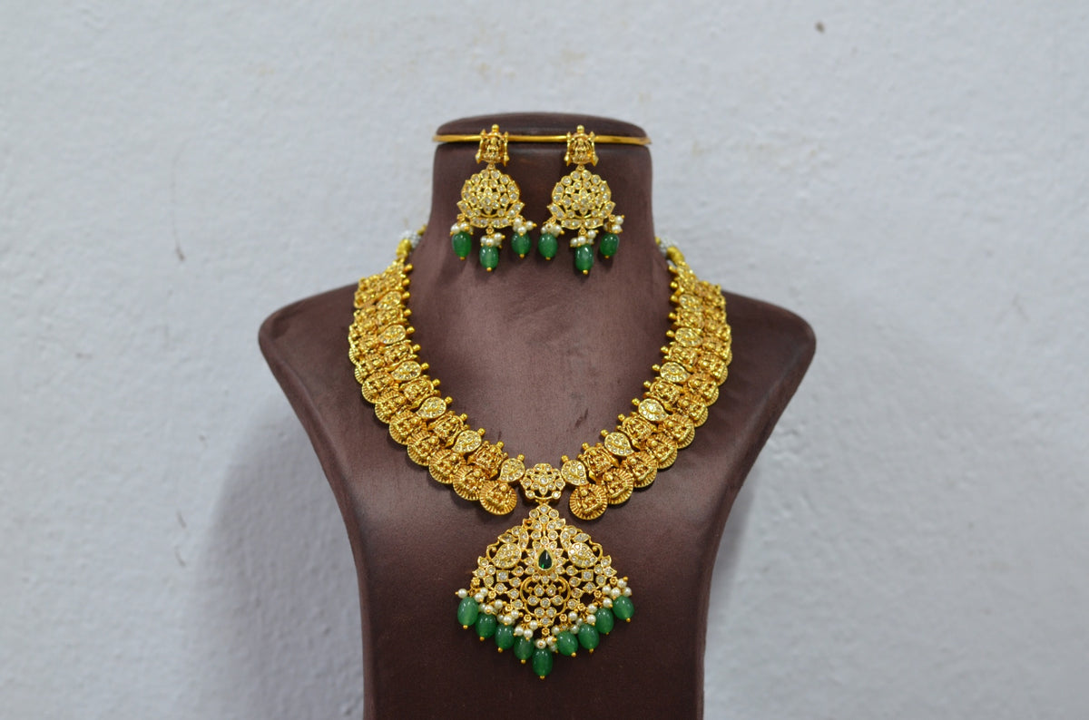 NECKLACE Necklace 940 SHORT NAKSHI AD STONE WHITE AND EMERALD