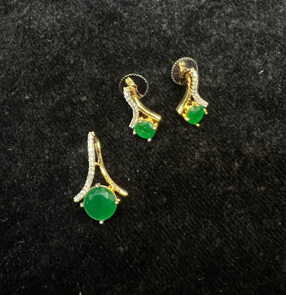 PENDANT SET CHAINS Pendant set 219 DIAMOND EMERALD