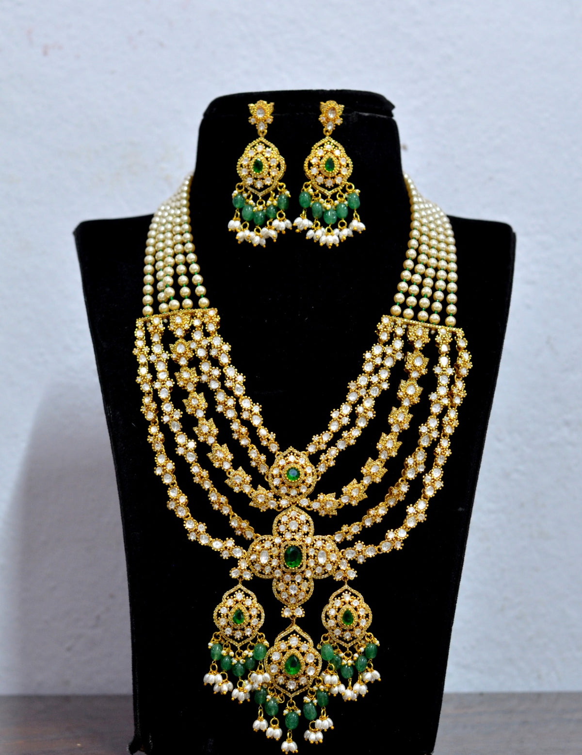 JADAU Necklace 734 Jadau With Mozonite EMERALD AND WHITE