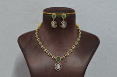 NECKLACE NECKLACE 412 DIAMOND  EMERALD