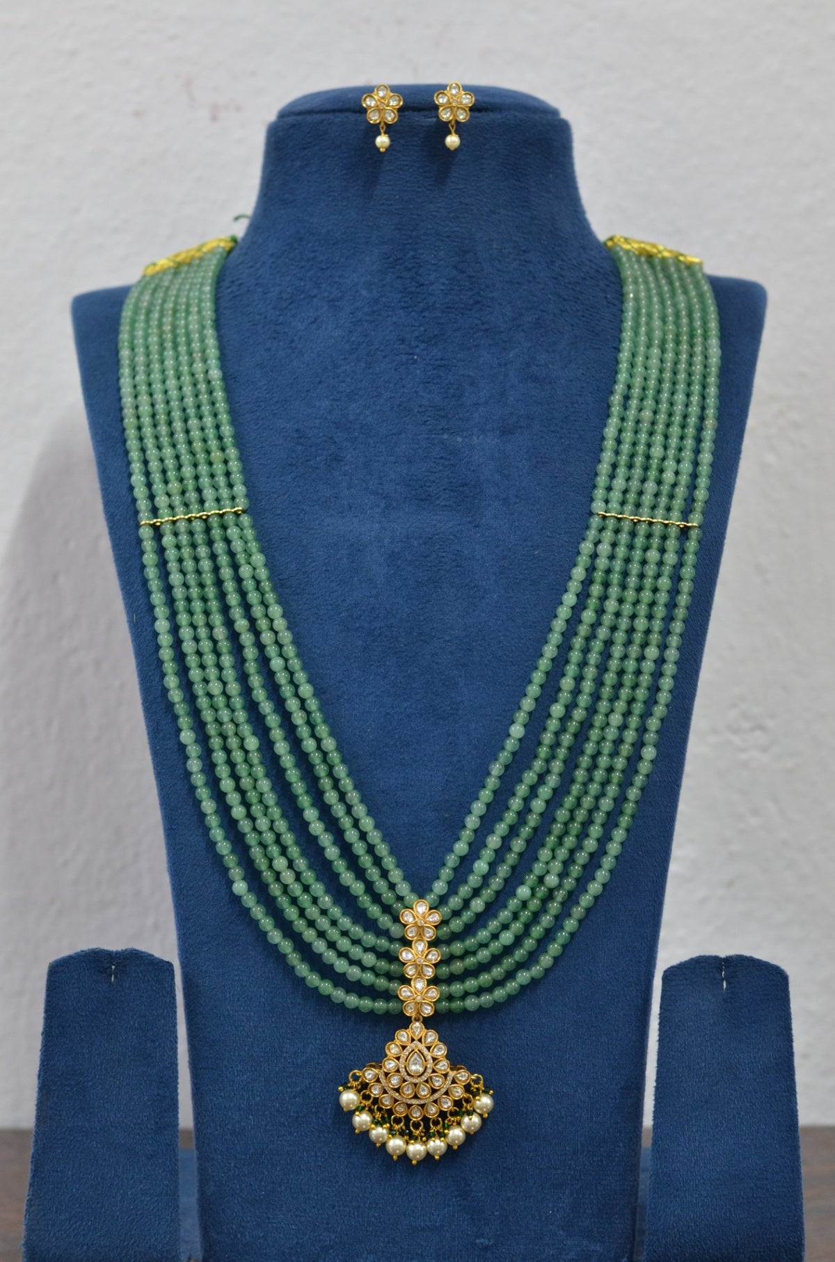 BEADS MALA AND CHAINS beads mala 38 MOZONITE EMERALD