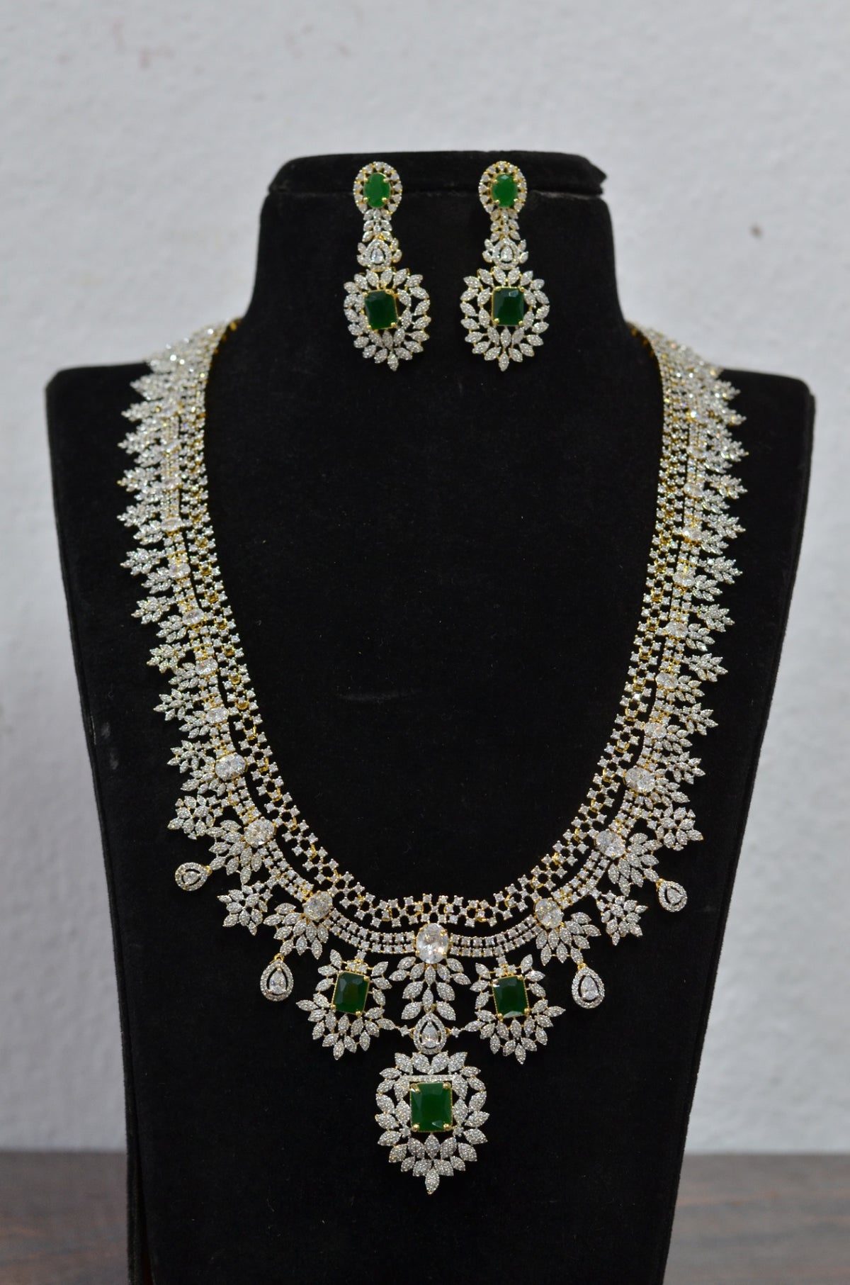 NECKLACE nk138 - nk138 LONG DIAMOND  EMERALD