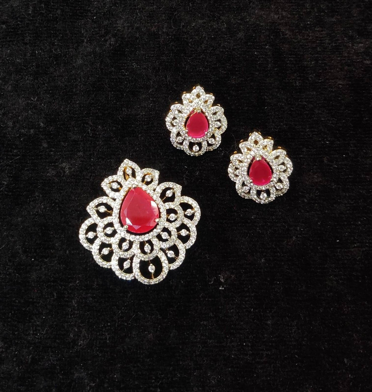 PENDANT SET / LOCKETS Hook pendant set 195 - PE195 DIAMOND RUBY